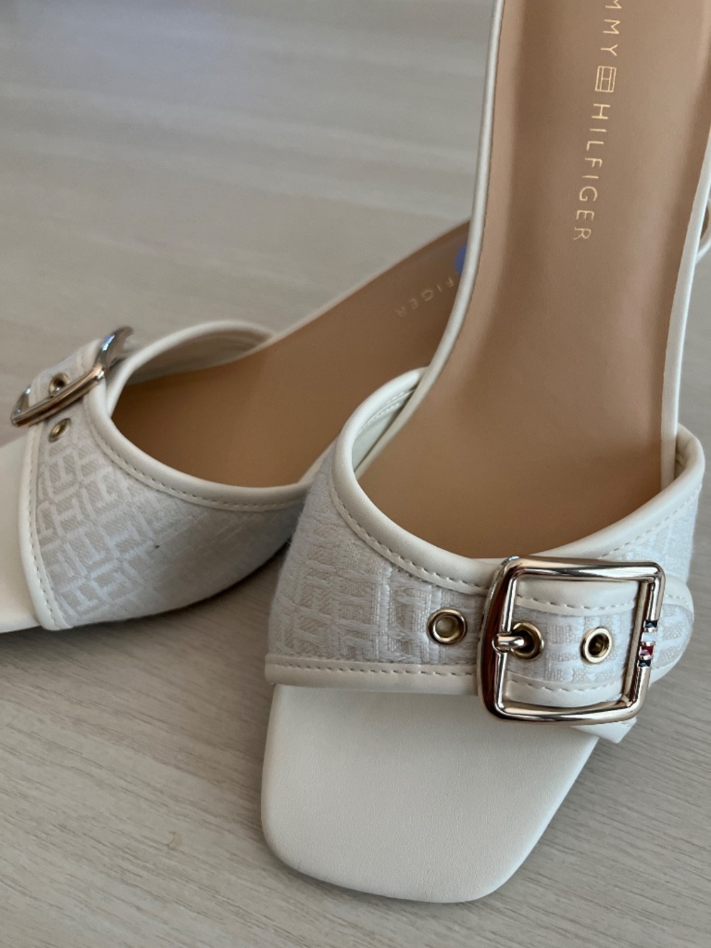 New Tommy Hilfiger Camhila Sandal - Picture 3 of 9